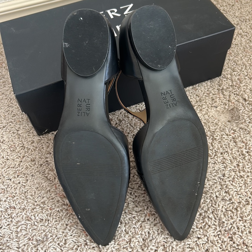 NATURALIZER⭐️Almost NEW🖤T-STRAP Pointed Black LEATHER FLATS. Worn ONCE 3 hours. - Picture 10 of 13